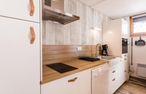 Montchavin Apartment | Apt rénové 2* pour 4/5p à Montchavin, proche pistes et commerces, parking gratuit - FR-1-329-52
