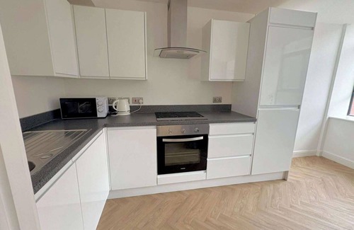 Offerton Apartment | Apt - Sleeps 2 - Parking - Station Close - Pets Ok