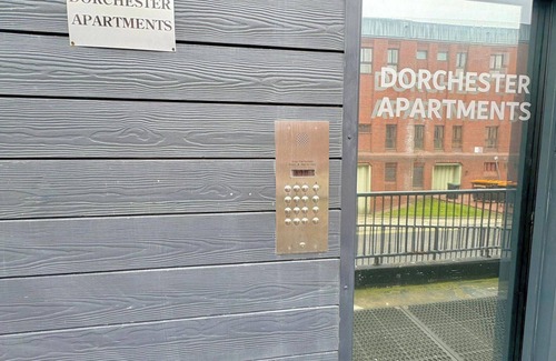Offerton Apartment | Apt - Sleeps 2 - Parking - Station Close - Pets Ok