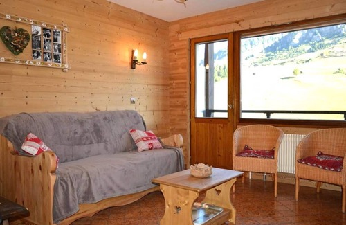 Le Grand-Bornand Apartment | Apt with fireplace, south balcony and parking in Le Grand-Bornand