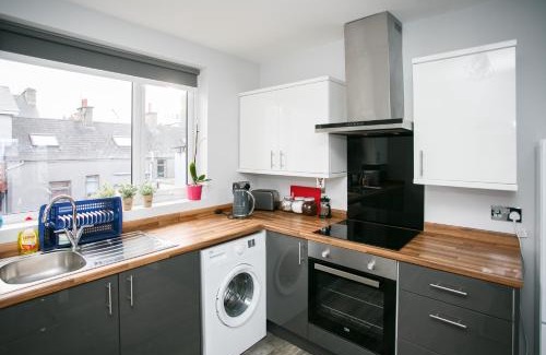 Portrush Apartment | Apt3, No 2 Antrim Gardens, Portrush with Seaview