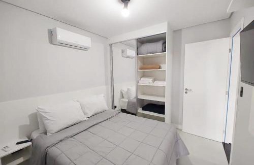 Caicara Apartment | Apto com lazer completo, piscina, ar, mercadinho e pet friendly a 1 min da praia