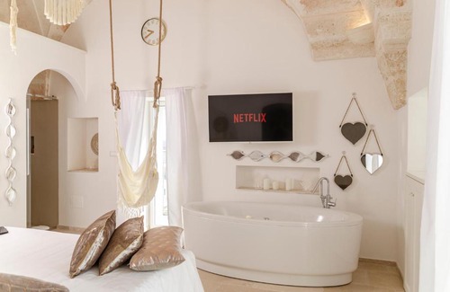 Savelletri Bed & Breakfast | Apulia Charming Suites - Suite Corallo con vista mare e hot Jacuzzi