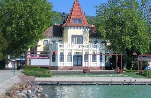 Revfulop House | Aqua Apartman