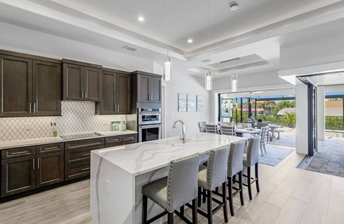 Pelican Ski Chalet | Aqua Villa