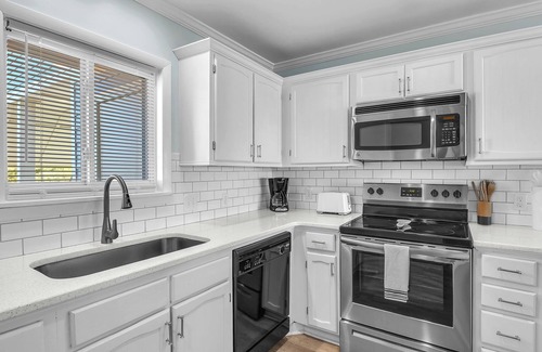 Caswell Beach Condo | Aqua Vista: Condo with Community Pool and Ocean Views