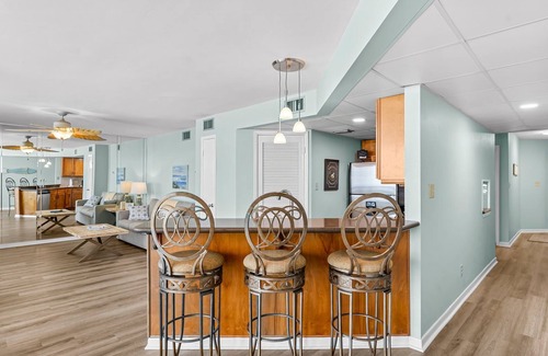 El Centro Beach Condo | Aqua Vista ~ New Listing ~ Fall Dates Available!