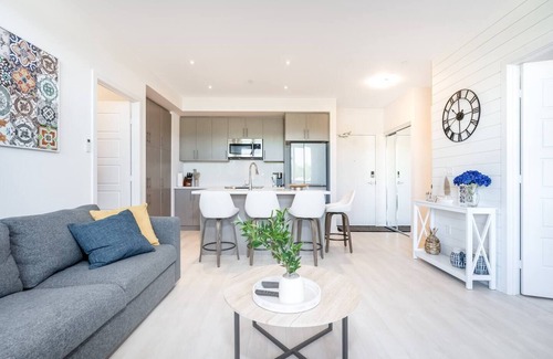 Innisfil Apartment | Aquarius bldg @ Friday Harbour 1st fl 2 bdr/2 bath