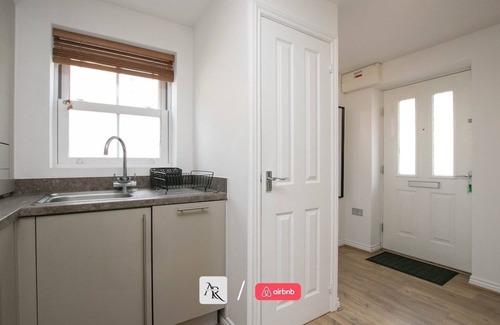 Colchester House | AR Properties Short Lets Colchester | 2 BDR House | Free Parking