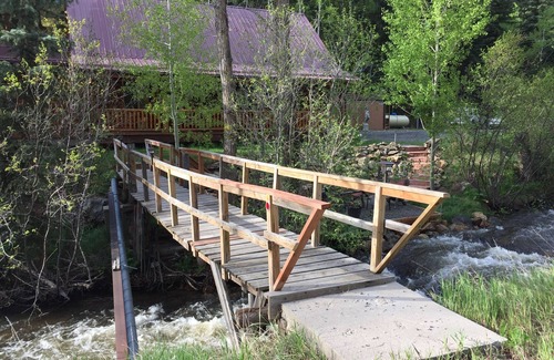 Idaho Springs Cabin | Arapaho Cliffs Log Cabin on Chicago Creek