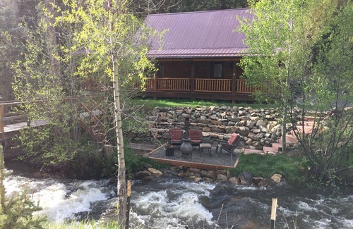 Idaho Springs Cabin | Arapaho Cliffs Log Cabin on Chicago Creek