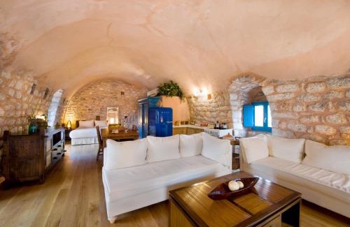 Omales Apartment | Arapakis Historic Castle