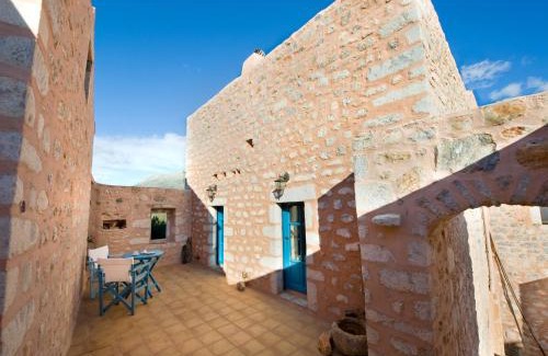 Omales Apartment | Arapakis Historic Castle
