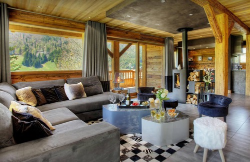 La Clusaz Ski Chalet | Aravis Lodge - mountain family lodge for 8, close to slopes - Snow Lodge