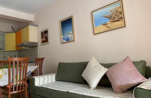 Golem Apartment | Arbi's Pool View Apartment