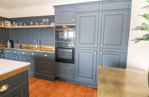 Durham House | ARBOUR HOUSE FARM BUNGALOW, pet friendly, with hot tub in Durham