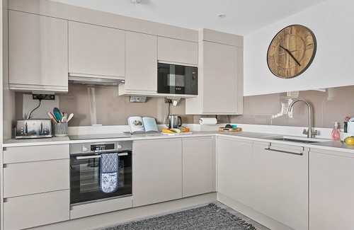 Dartmouth Cottage | Architect designed luxury apartment with parking, central Dartmouth