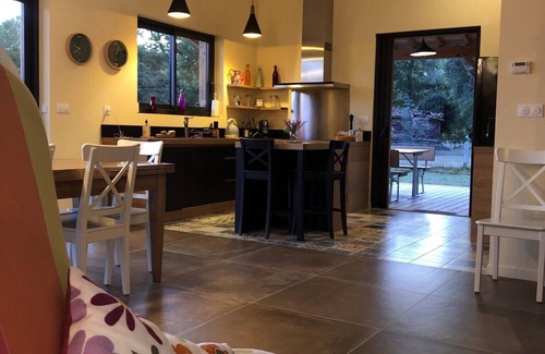 Azur House | ARCHITECT HOUSE, sleeps 6-8, HEATED SWIMMING POOL, SEA AND LAKE, PMR access