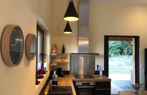 Azur House | ARCHITECT HOUSE, sleeps 6-8, HEATED SWIMMING POOL, SEA AND LAKE, PMR access