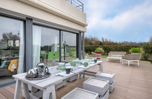 La Plaine-sur-Mer Ski Chalet | Architect's House Facing the Sea in La Plaine sur Mer