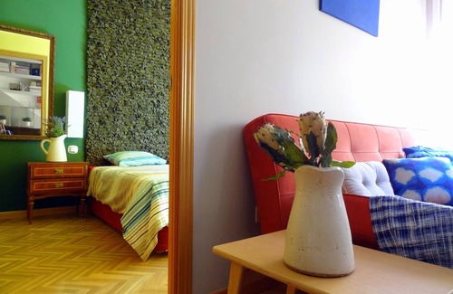 Embajadores Apartment | Architect's Headquarter, Green Patio, A/C, Flexcation, Veganfriendly, max. 2 pax