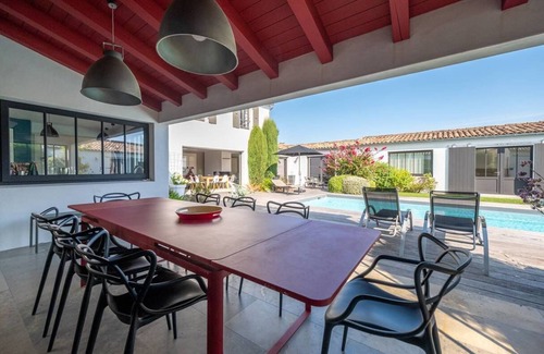 La Flotte House | Architect villa for large families with heated pool in la Flotte