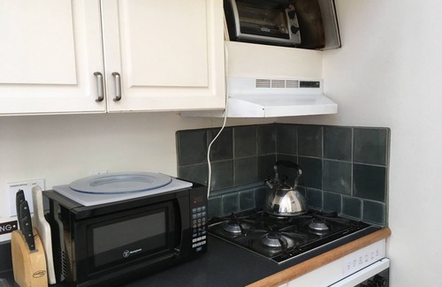 Ocean View and Fourth Street House | Architectural Gem: 2-Bedroom furnished loft near Berkeley's 4th Street Shops