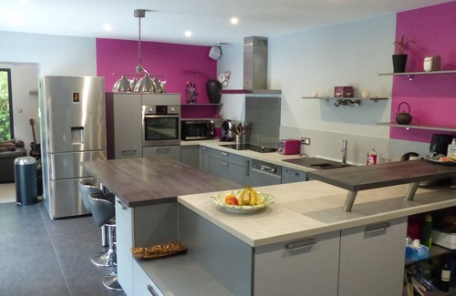Merignac Villa | Architectural villa with private pool in a green setting