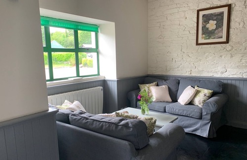 Ardnatrush Cottage | Ardnagashel Est No 7 - a two story that sleeps 4 guests in 2 bedrooms