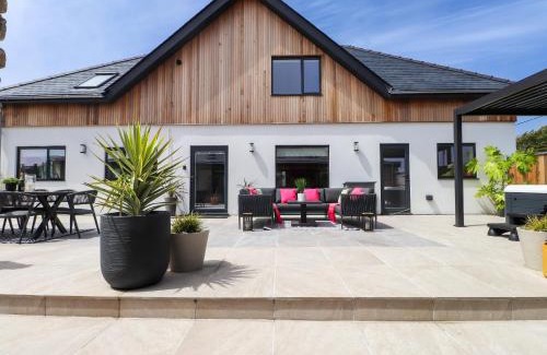 Rhosneigr House | Ardwyn
