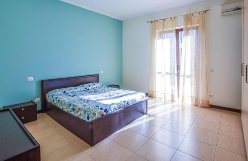 Locri Apartment | Are you dreaming of a relaxing vacation close to the sandy beach? Then this vacation apartment with