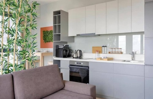 Umraniye Apartment | Aries - Charming Studio Apt w/Balcony Views