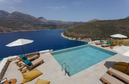 Limeni House | ARIS-APEA Villas