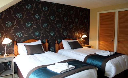 Glencoe House | Arivonie Lochside Cottage