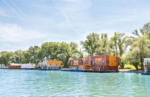 Novi Beograd Bed & Breakfast | ArkaBarka 2- Floating Dream Rooms and Apartments