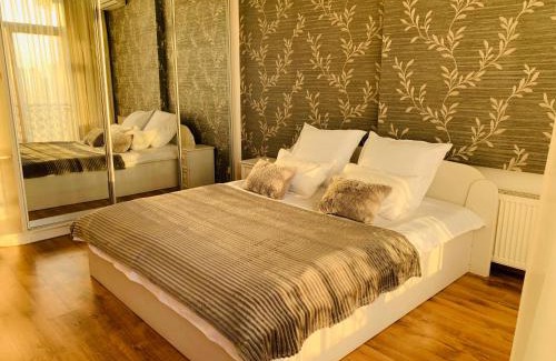 Arcadia Apartment | Arkadia Palace 2BD Apartment