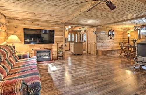 Friendship Apartment | Arkdale Studio Cabin with On-Site ATV Trails!
