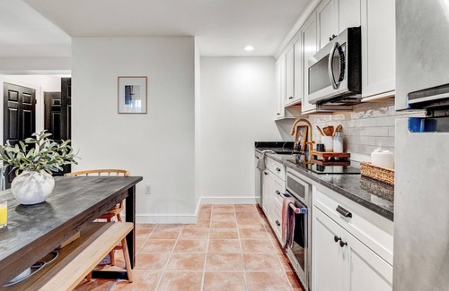 Arlington House | Arlington Exclusive 6 Bed Retreat walk to Metro