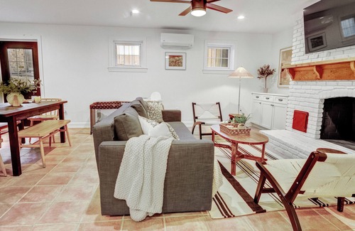 Arlington House | Arlington Exclusive 6 Bed Retreat walk to Metro