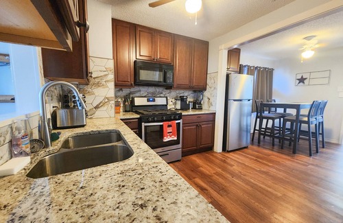 South Arlington House | ARLINGTON HOUSE NEAR THE STADIUM!