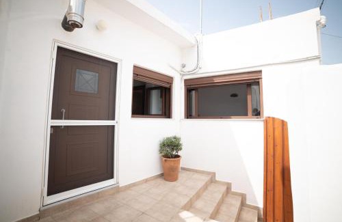 Kavousi House | Armonia House 1 bedroom 3 guests bath tub & patio