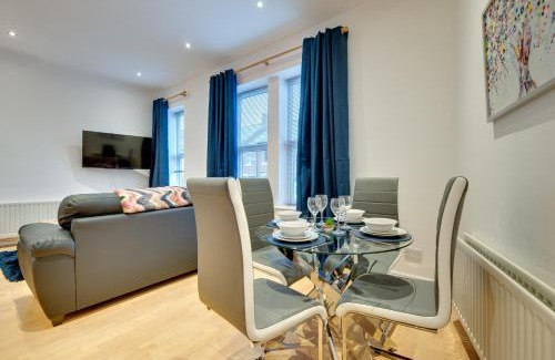 Gosforth Apartment | Armstrong Apartments - By Week2Week