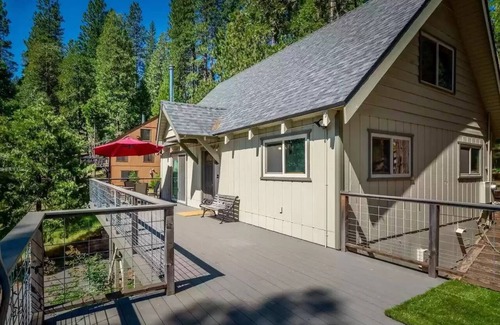 Arnold Cabin | Arnold Family Escape - 4 Bdrm Blue Lake Springs Cabin