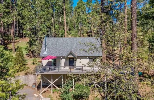 Arnold Cabin | Arnold Family Escape - 4 Bdrm Blue Lake Springs Cabin