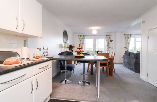 South Lakeland Leisure Village Cottage | ARNSIDE HOUSE, pet friendly in South Lakeland Leisure Village