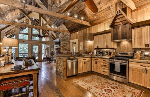 Wilscot Cabin | Around The Bend On Lake Blue Ridge