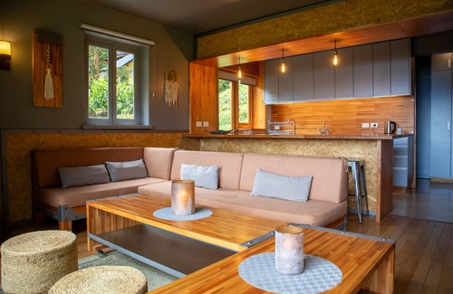 Nahuel Huapi House | Arrayanes house with coastline and beautiful views of Lake Nahuel Huapi