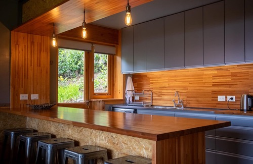 Nahuel Huapi House | Arrayanes house with coastline and beautiful views of Lake Nahuel Huapi