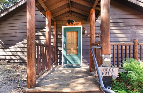 Estes Park Cabin | Arrowhead Lodge Haus - 4 Br cabin with fireplace, 2 decks and mountain views!