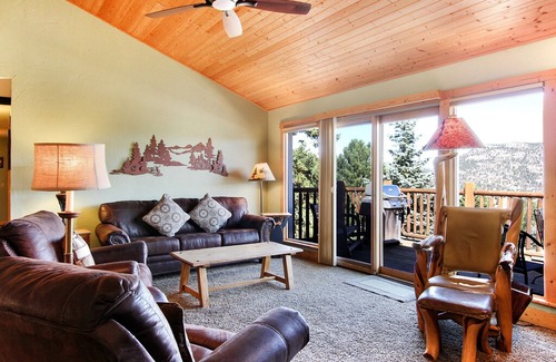 Estes Park Cabin | Arrowhead Lodge Haus - 4 Br cabin with fireplace, 2 decks and mountain views!
